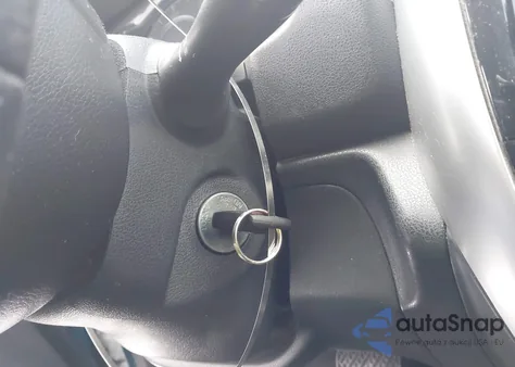 2015 Nissan Versa Note S (Sr)/S Plus/Sl/Sr/Sv z USA, uszkodzony, nr VIN 3N1CE2CP1FL401395